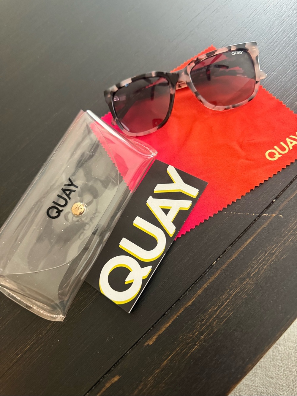 QUAY Australia Polarized Sunglasses Clear Tortoise Shell Brown Frame + Case